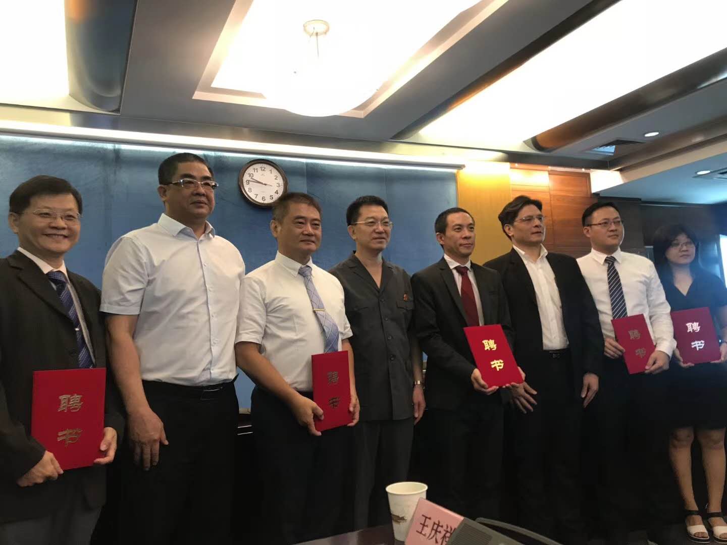 Guangzhou establishes a Taiwan-related civil and commercial dispute resolution mechanism-You Wengu, chairman of Wengu Plastic Co., Ltd., serves as mediator